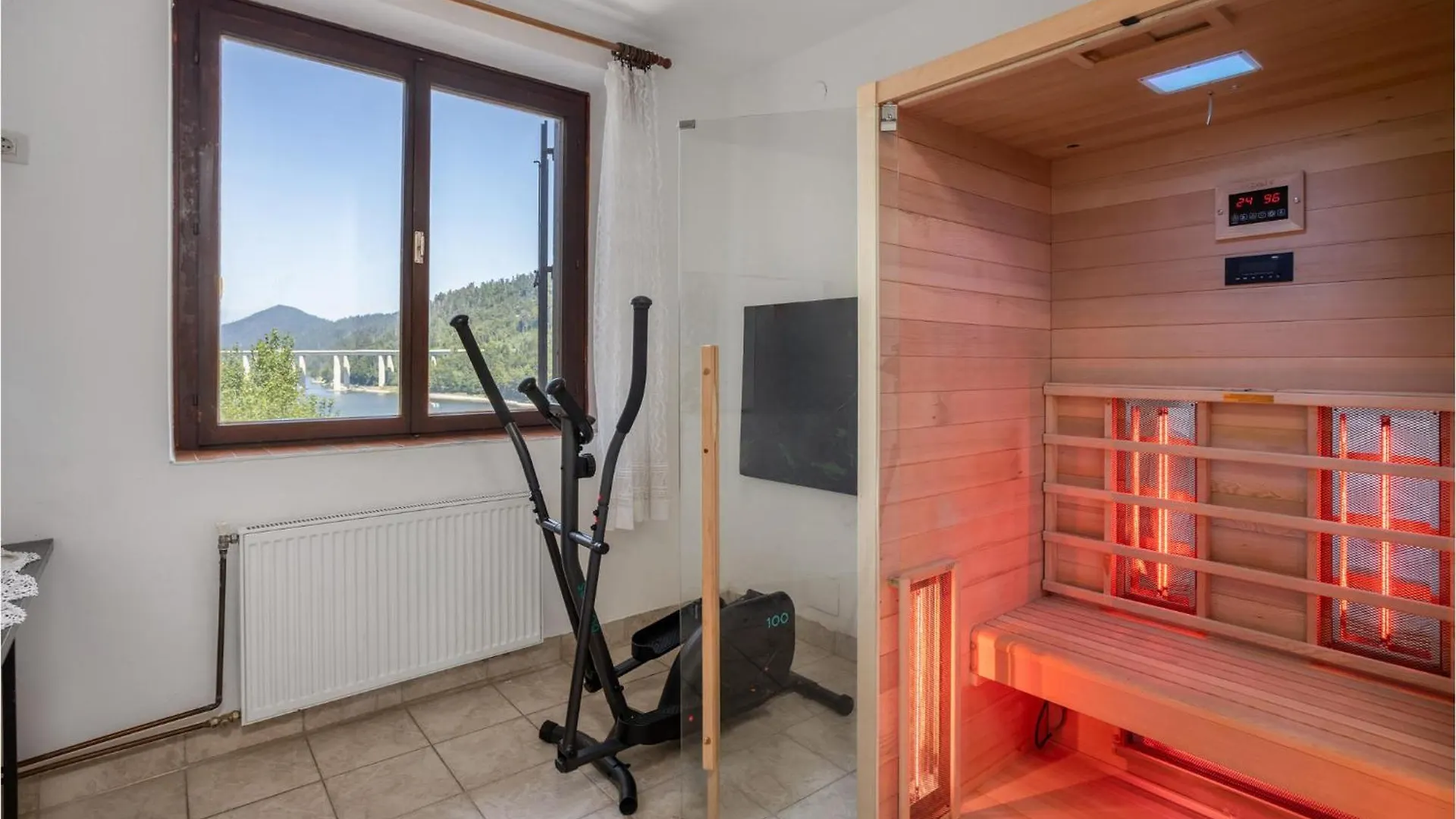 Beautiful Home In Fuzine With Sauna 0*,